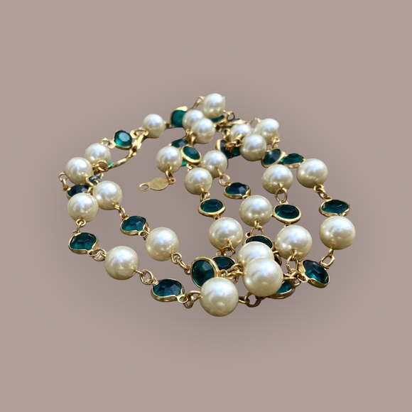 Bellagio 1990s Green Bezel Crystal Necklace - Picture 2 of 5